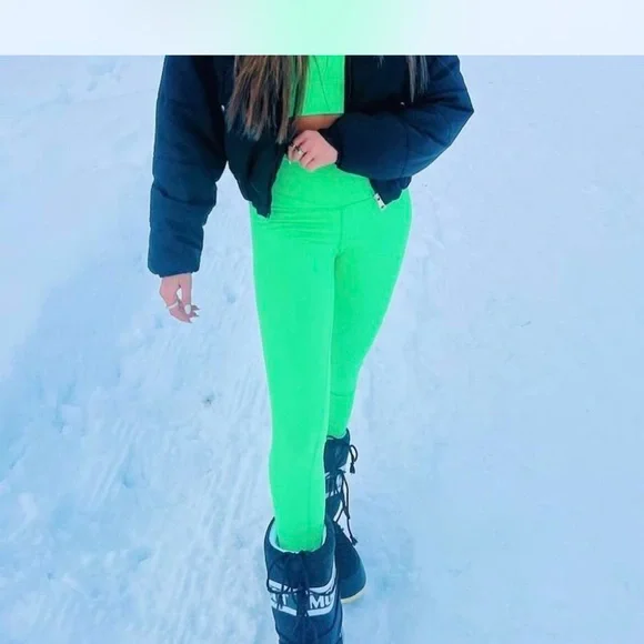 ALO Yoga Bright Green Leggings - Picture 3 of 6